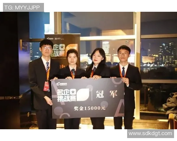 深圳足球队在大师赛中的团队协作表现分析与点评