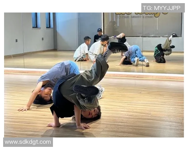 街舞热潮涌动北京街舞队如何在城市中展开阵地战 街舞热潮涌动北京街舞队如何在城市中展开阵地战