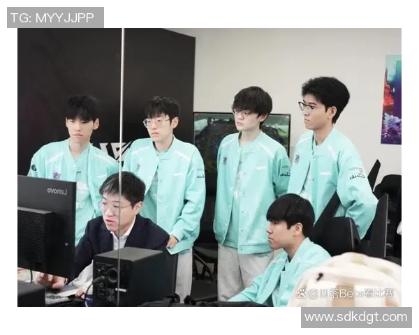 赛后分析：FPX与LNG在比赛中的心理素质对比与影响探讨