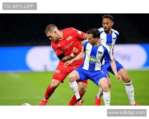 维尔茨堡与纽伦堡的激烈对决展现足球魅力与团队精神