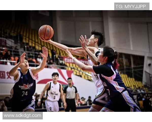 CBA精彩对决回顾广东队与北京队的巅峰对抗录像回放分析