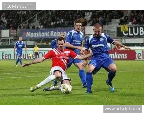 墨胜利与纽喷气的精彩对决揭示足球战术与团队合作的重要性 墨胜利与纽喷气的精彩对决揭示足球战术与团队合作的重要性