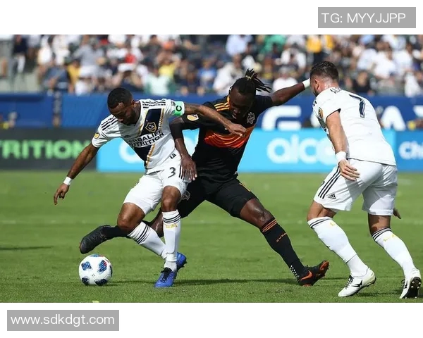 山口雷诺迎战金泽塞维期待精彩对决双方全力争胜展现足球魅力