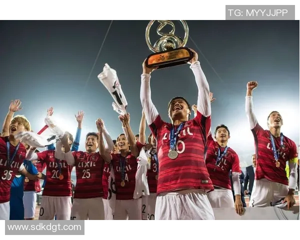 广岛三箭与鹿岛鹿角的激烈对决展现日本足球的魅力与实力 广岛三箭与鹿岛鹿角的激烈对决展现日本足球的魅力与实力