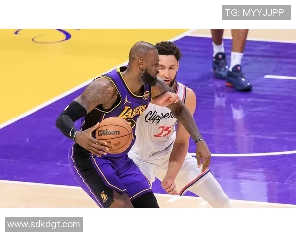 湖人对决热火谁能在这场激烈比赛中笑到最后分析与预测 湖人对决热火谁能在这场激烈比赛中笑到最后分析与预测