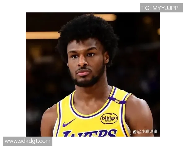 火箭队与马刺队激战正酣23日赛场精彩对决引人瞩目 火箭队与马刺队激战正酣23日赛场精彩对决引人瞩目