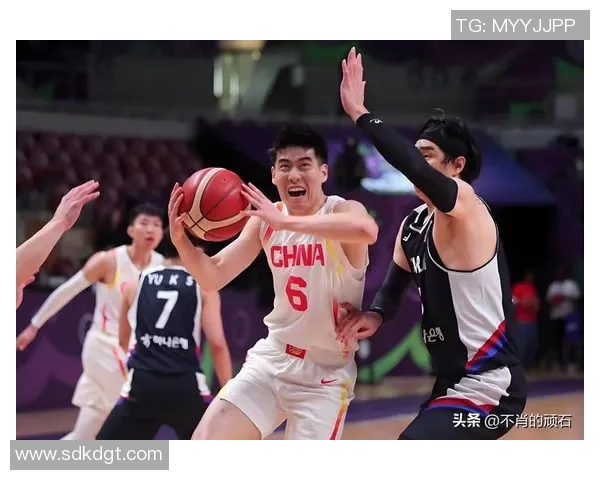 北京男篮与上海男篮激战正酣谁将赢得这场篮球巅峰对决