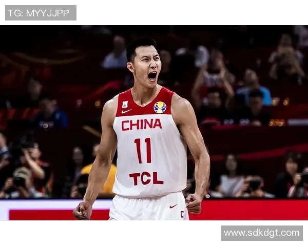 易建联：从篮球场上的传奇到中国体育的骄傲与未来的启示