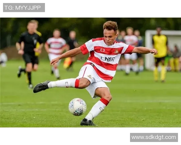 查尔顿与唐卡斯特的激烈对决揭示英甲联赛的竞争魅力与球队实力较量