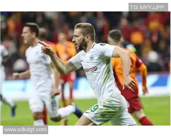 阿克希与科尼亚的激烈对决揭示足球战术的较量与魅力