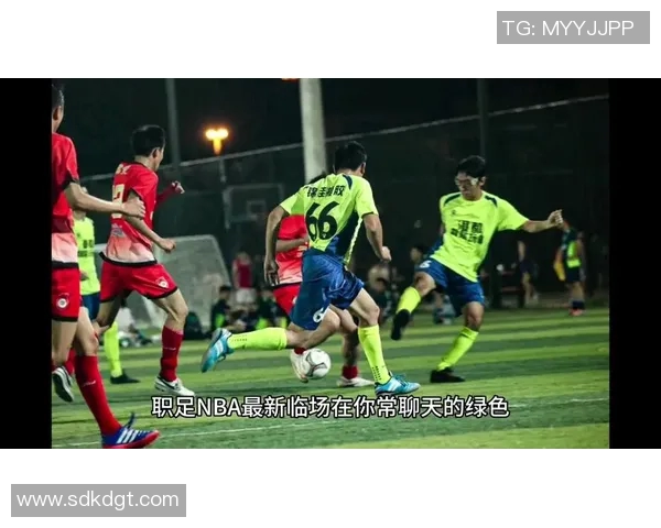 冈山绿稚与山口雷诺的激烈对决展现足球魅力与团队精神 冈山绿稚与山口雷诺的激烈对决展现足球魅力与团队精神