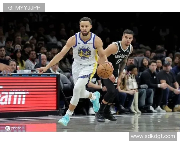 勇士对阵篮网库里精彩数据分析及比赛表现回顾