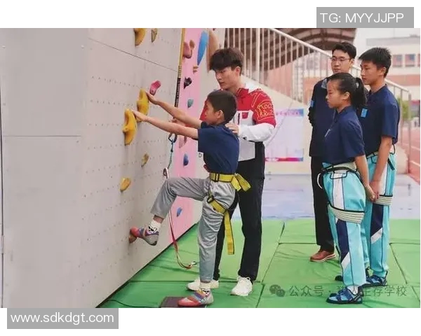 南京攀岩队在城市马拉松中的速度表现与战术分析 南京攀岩队在城市马拉松中的速度表现与战术分析