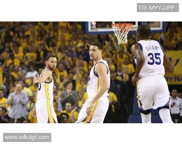 快船与勇士激战正酣横屏直播精彩瞬间回顾与分析