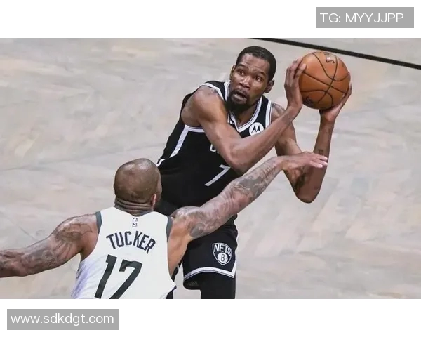 杜兰特与格里芬的巅峰对决谁能在赛场上书写传奇篇章