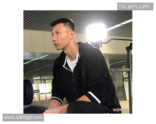 易建联：从篮球场上的传奇到社会责任的践行者，探索他的多元人生之路