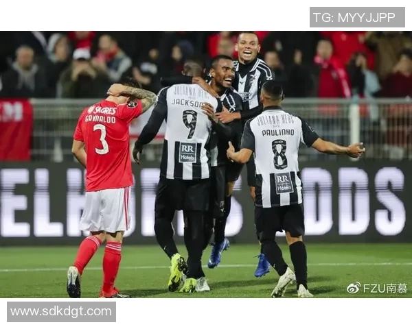 波尔蒂芒人迎战费雷拉争夺联赛积分巅峰对决 波尔蒂芒人迎战费雷拉争夺联赛积分巅峰对决