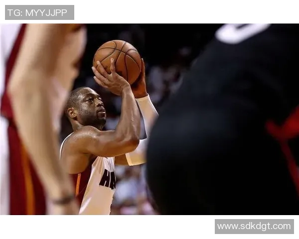 火箭队与热火队季前赛精彩对决录像回顾与分析