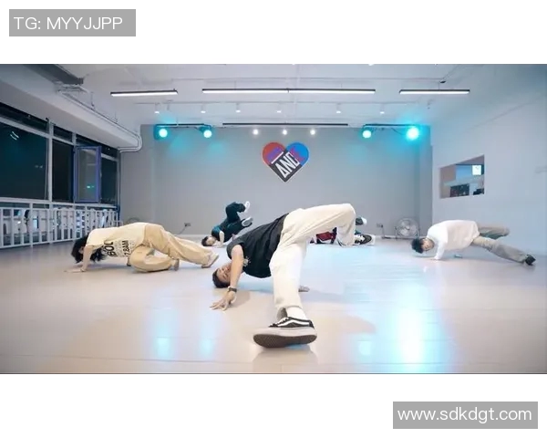 街舞文化的碰撞与传承深圳街舞队的盯防策略与团队精神探秘MBA