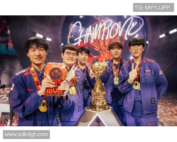 JDG战队在冠军杯积分榜上以85分稳居首位展现强劲实力